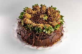 TORTA CHOCOLATE COM MORANGO